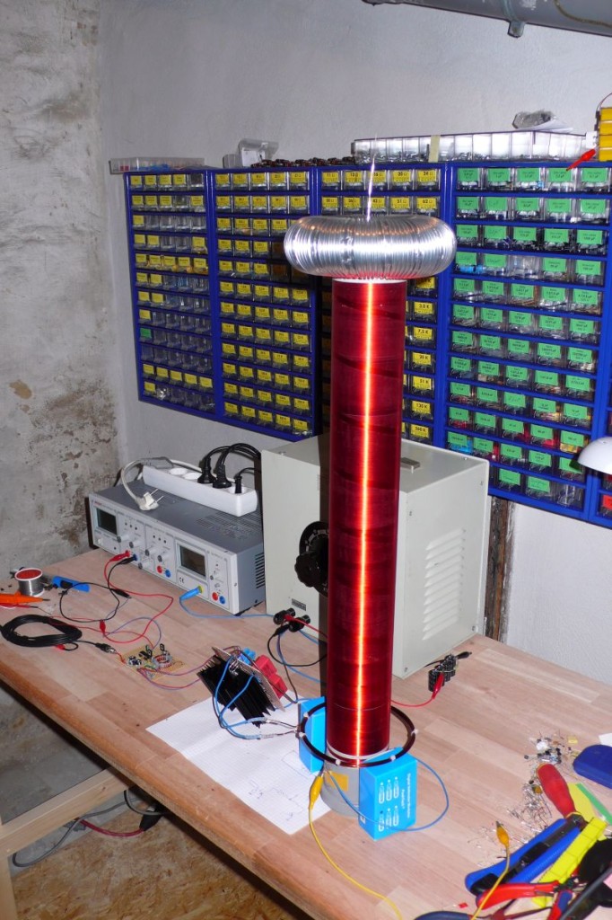 Solid State Tesla Coil – Aka “Plasma Speaker” | SimonsDialogs